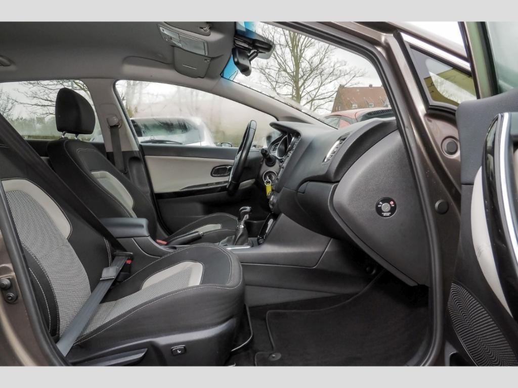 Kia Ceed_sw Vision RückKam 2-Zonen-Klima Navi SHZ
