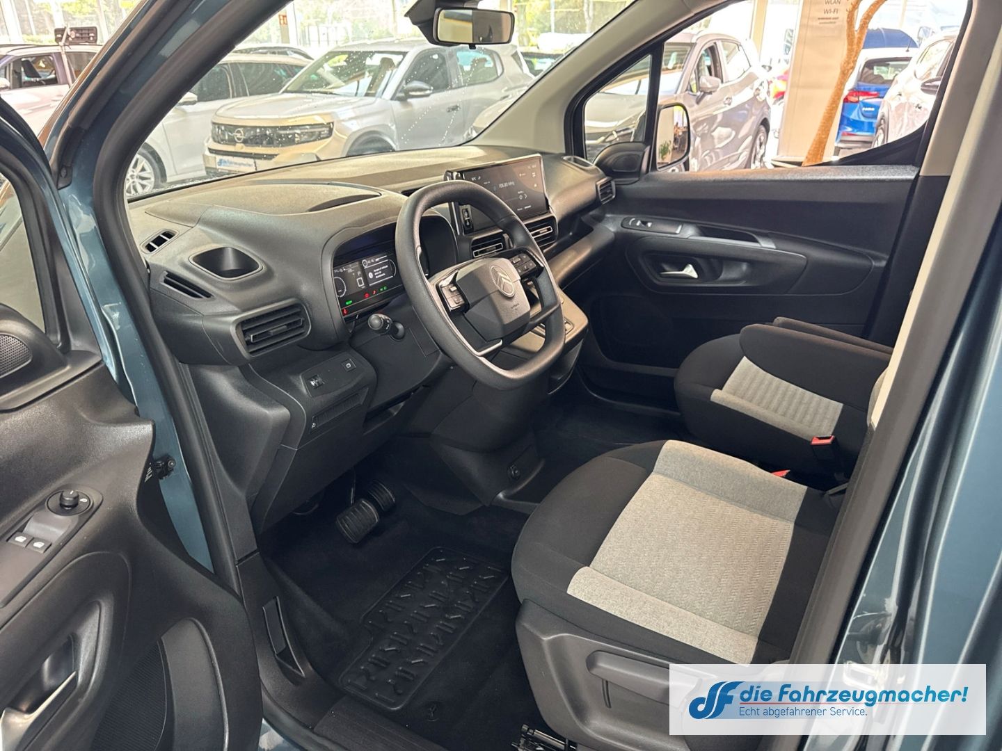 Fahrzeugabbildung Citroën Berlingo Plus Elektromotor M LED Apple CarPlay A