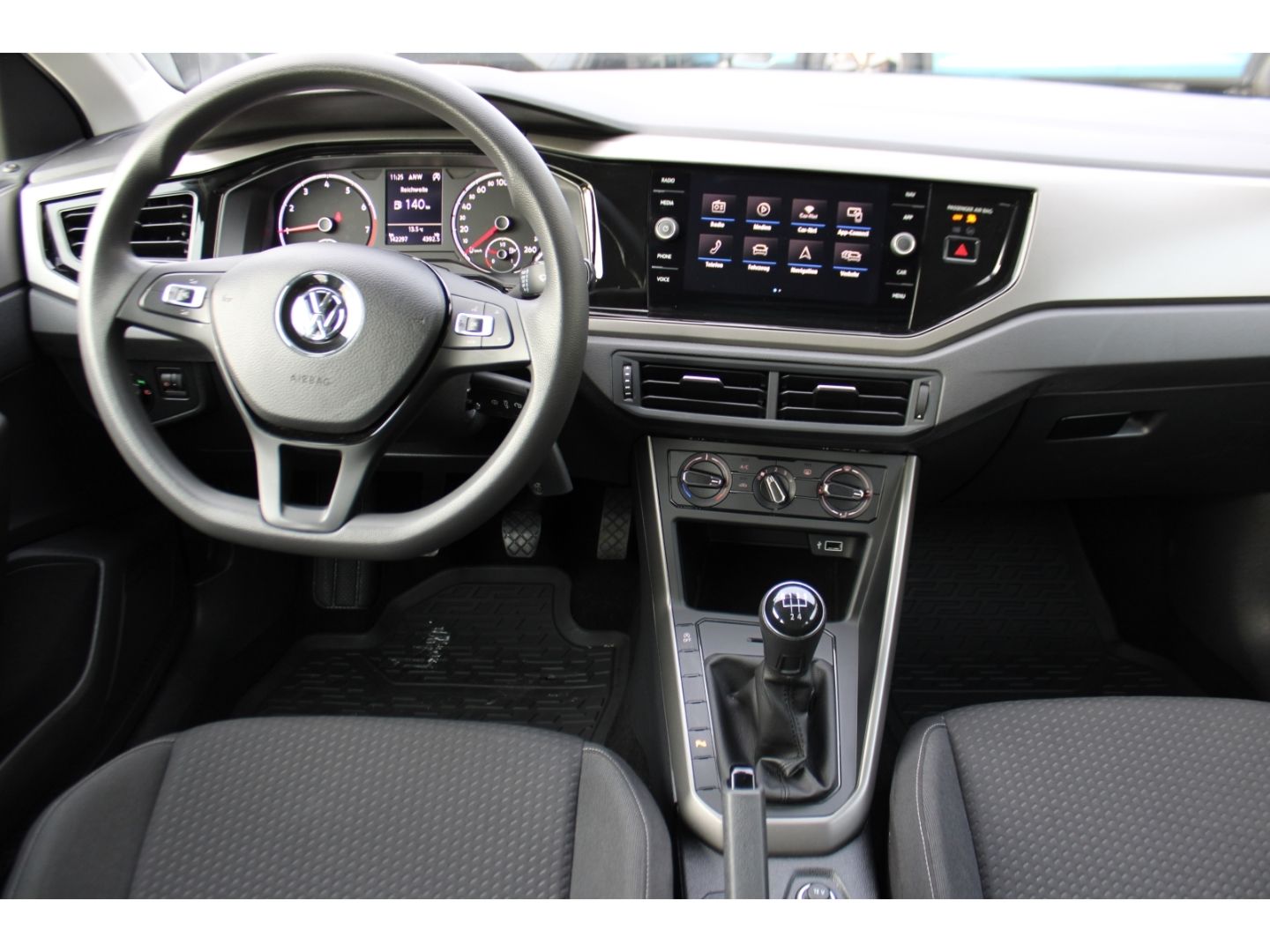 Fahrzeugabbildung Volkswagen Polo VI Comfortline Navi TWA GRA PDC Radio/CD 8
