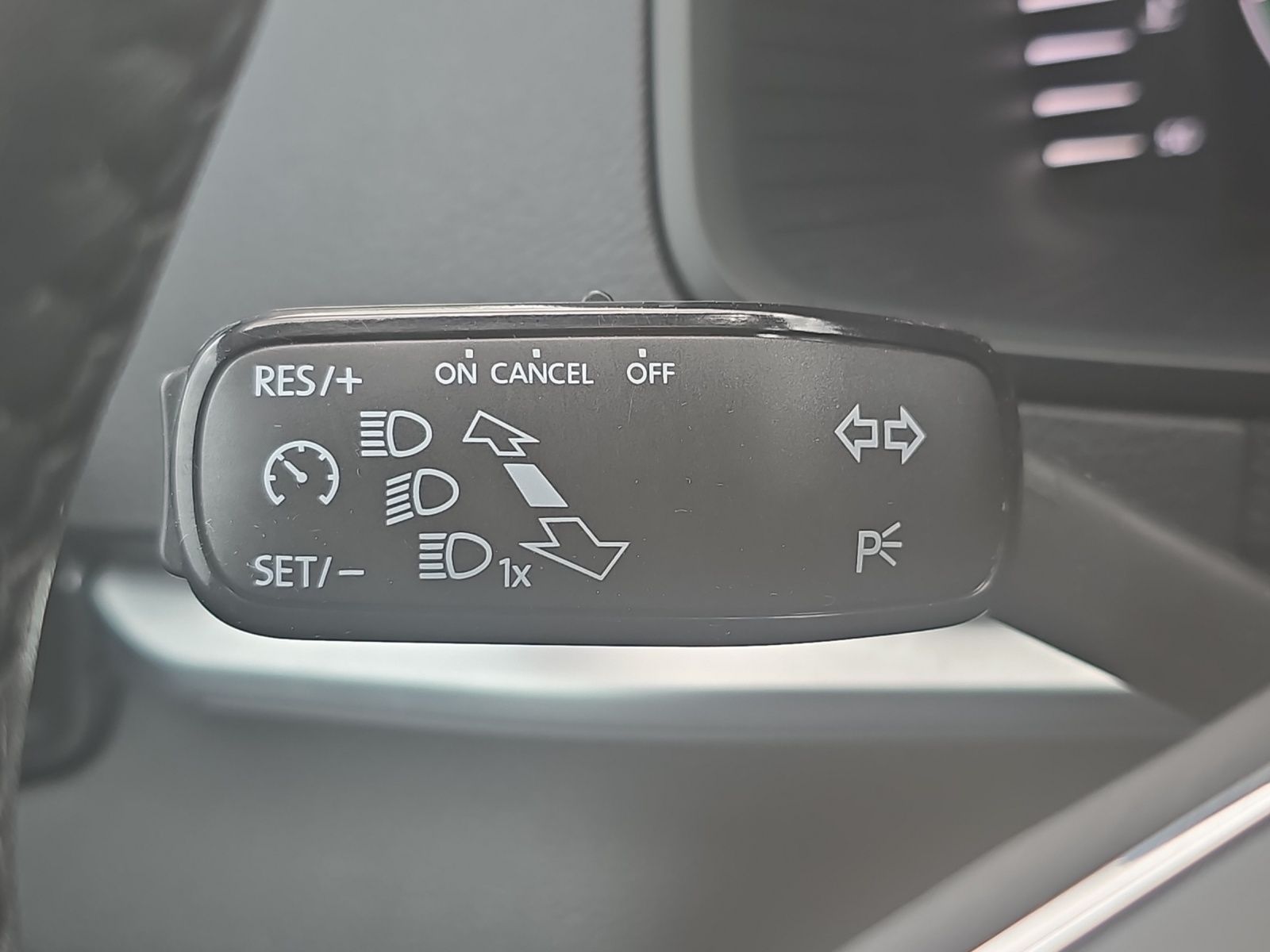 Fahrzeugabbildung SKODA Karoq Clever LED Navi AHK RFK VC SHZ