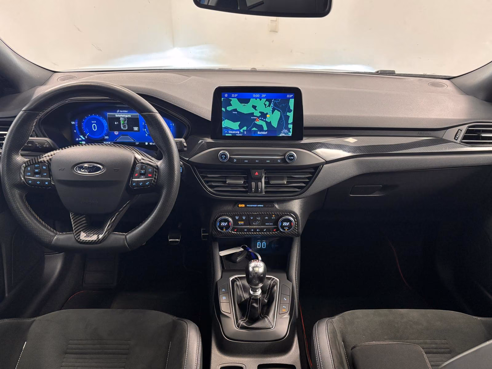 Ford Focus ST*Pano-Dach*Navi*LED*PDC*1.Hand*