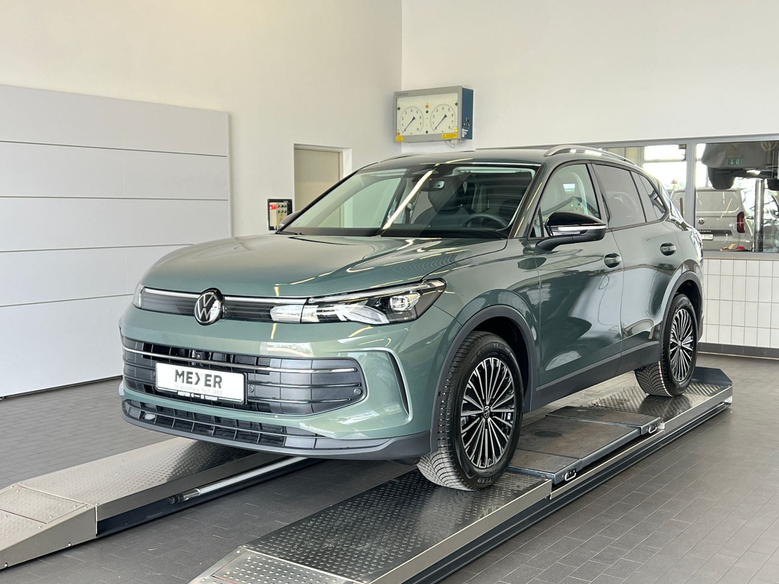 Fahrzeugabbildung Volkswagen Tiguan  Energy 1.5 eTSI DSG *AHK,AreaView,Navi,E