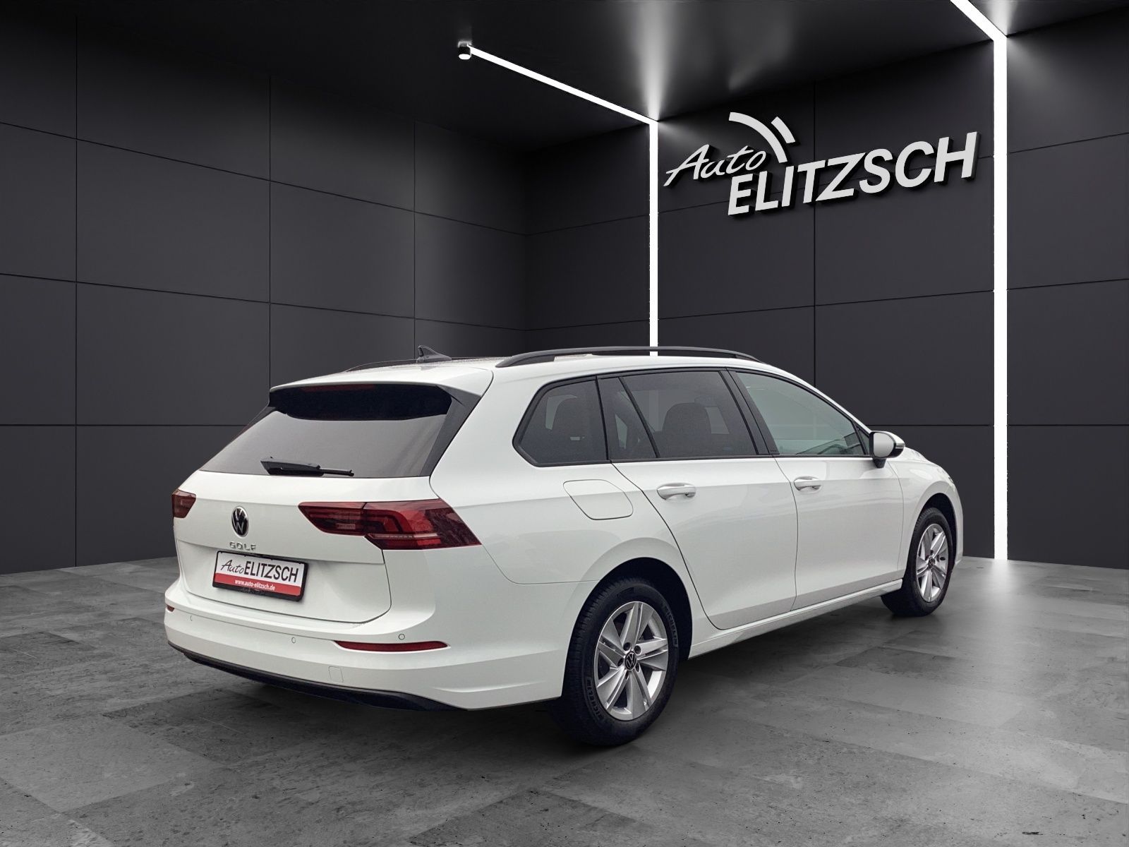 Fahrzeugabbildung Volkswagen Golf VIII Variant Life TDI DSG LED+ Navi ACC AHK