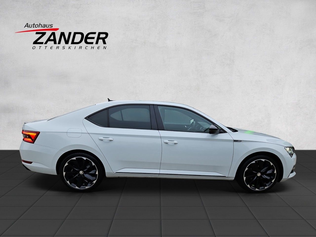 Fahrzeugabbildung SKODA Superb Sportline iV AHK NAVI Standheizung