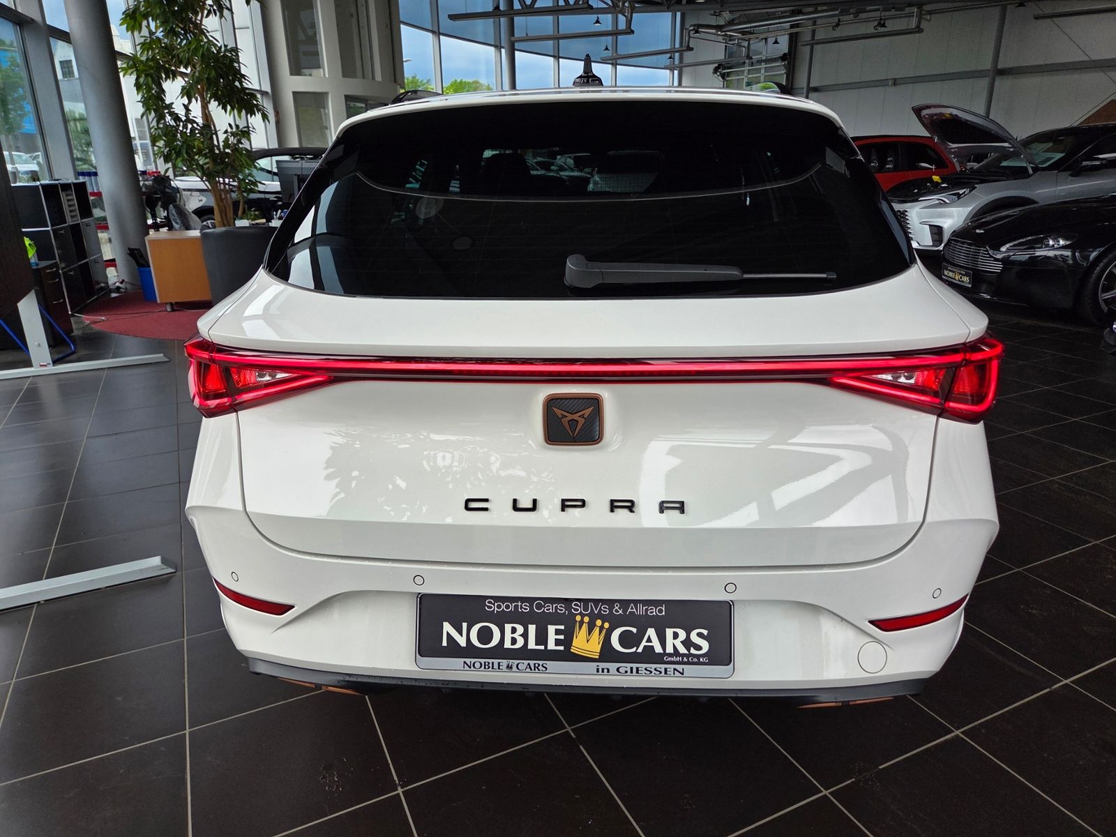 Fahrzeugabbildung CUPRA Leon Sportstourer VZ 1.4 e-Hybrid SHZ LED NAVI