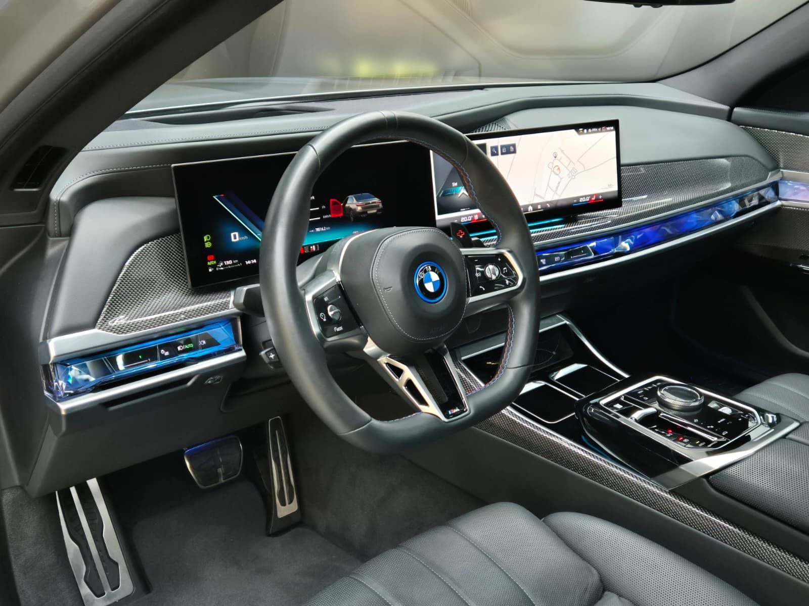 Fahrzeugabbildung BMW M760 e xD M PAKET+PANO+HEAD+SOFT+MEMO+B&W+360°+