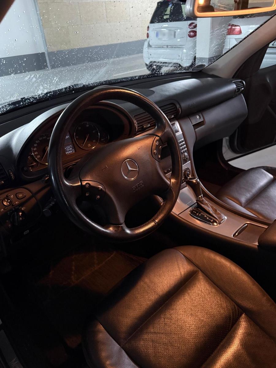 Mercedes-Benz C220 2004 — photo 8