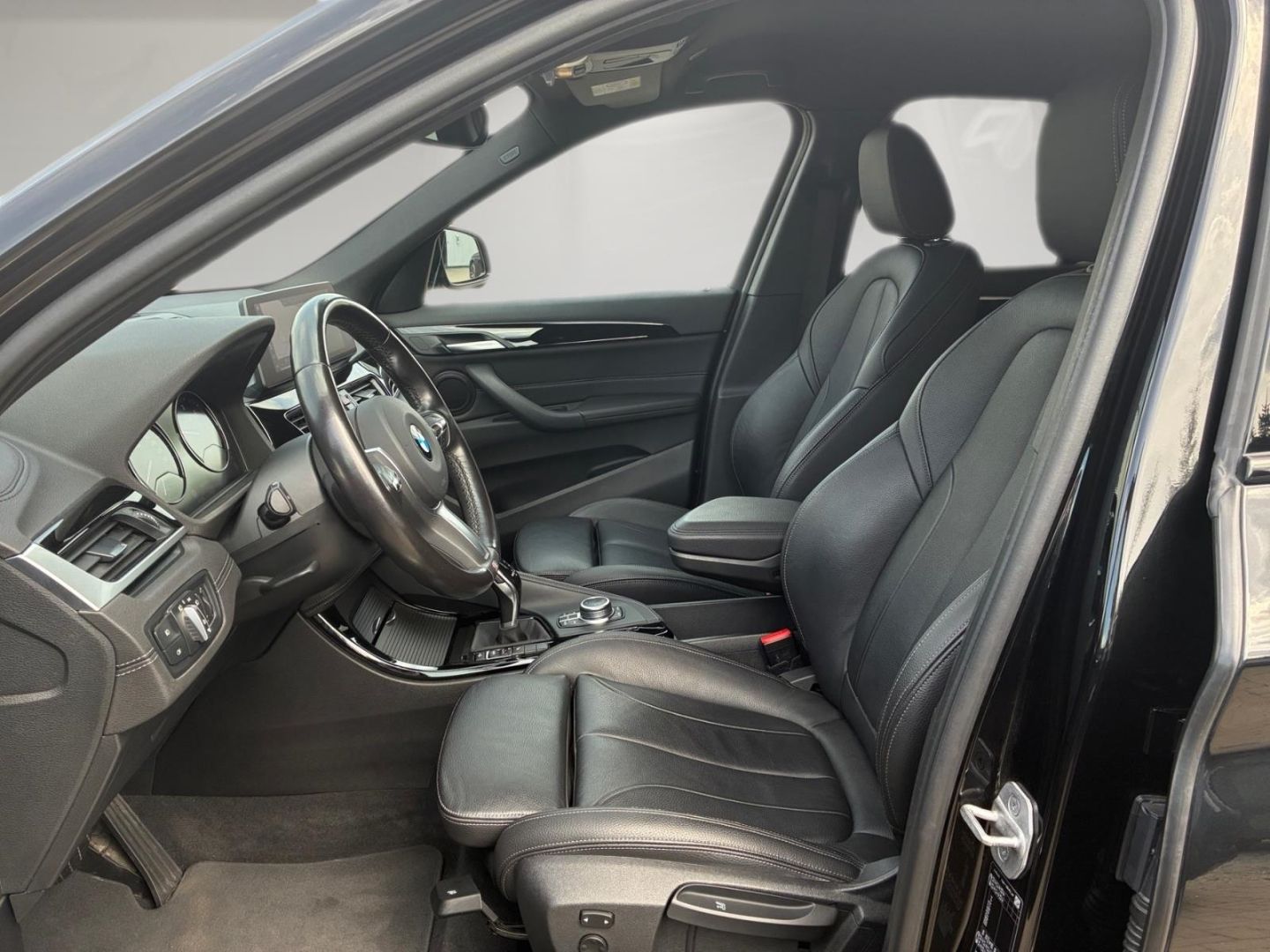BMW X1 sDrive18d AUTOMATIK M SPORT HUD LED SHZ AHK N foto 7