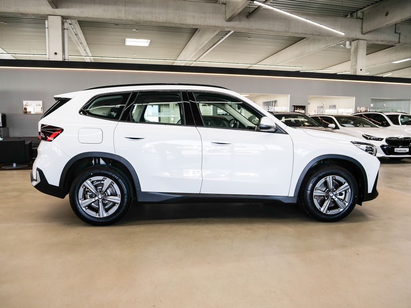 BMW X1 sDrive20i AUTOMATIK NAVI LED ALARM AHKel.PARK foto 4