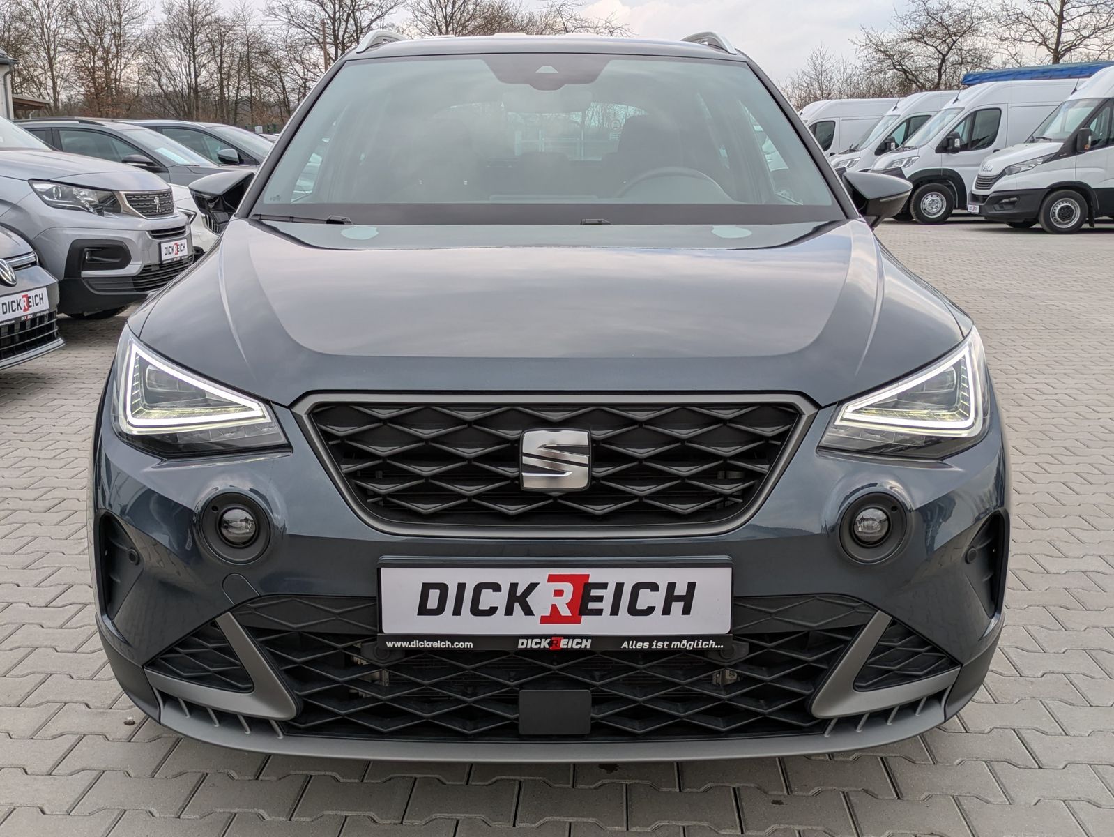 Fahrzeugabbildung SEAT Arona 1.0 TSI FR DSG AHK*ACC*LED*APP*DAB*KAMERA