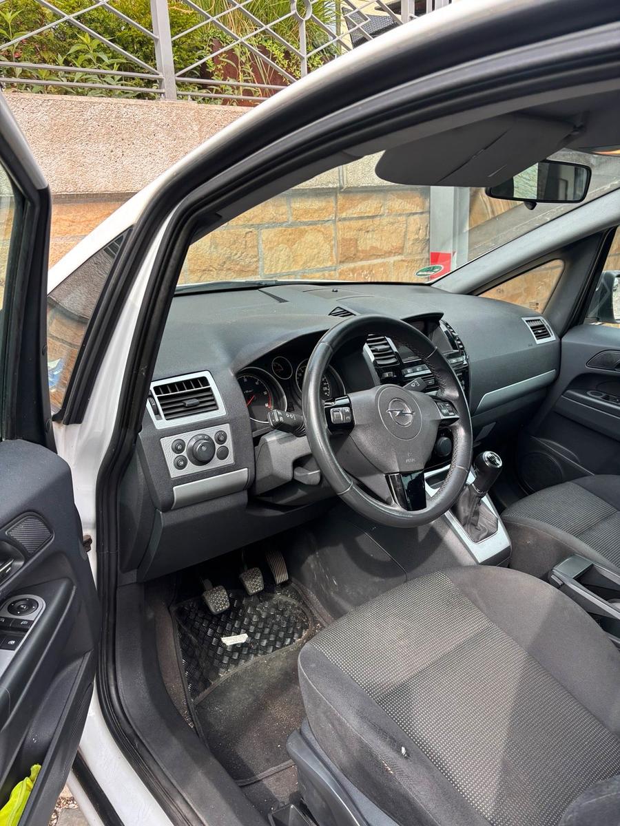 Opel Zafira 2011 — photo 9