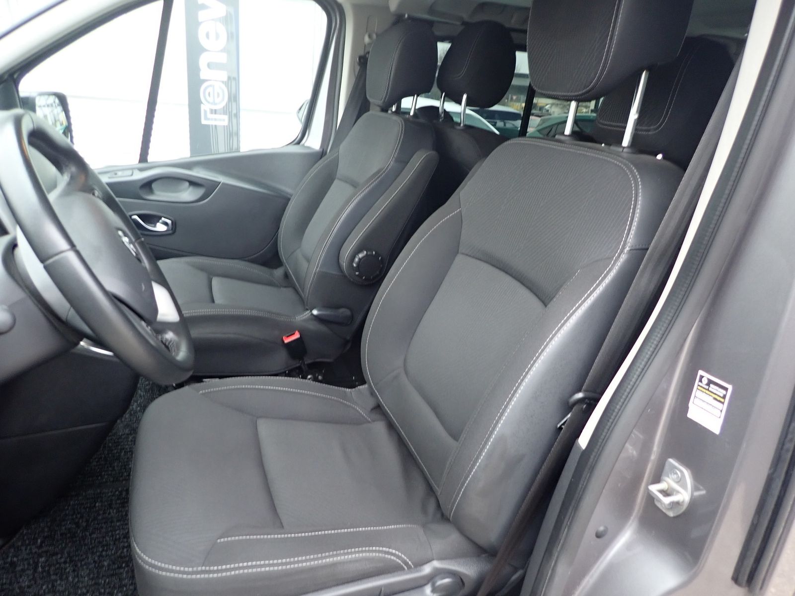 Fahrzeugabbildung Renault Trafic Combi L1H1 SpaceClass ENERGY dCi 145