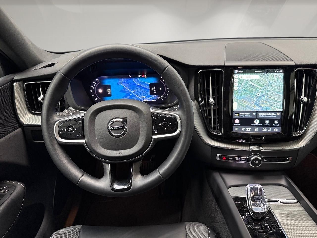 Fahrzeugabbildung Volvo XC60 Plus Dark 2WD