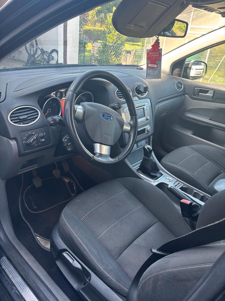 Ford Focus 2010 — photo 8