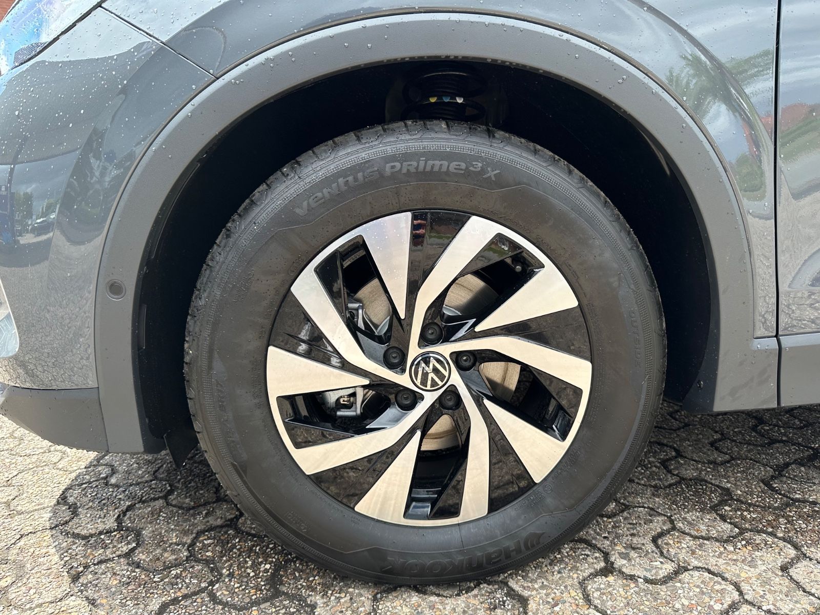 Fahrzeugabbildung Volkswagen Tiguan 1.5 eTSI Life DSG Navi/AHK/ACC/LED/SHZG