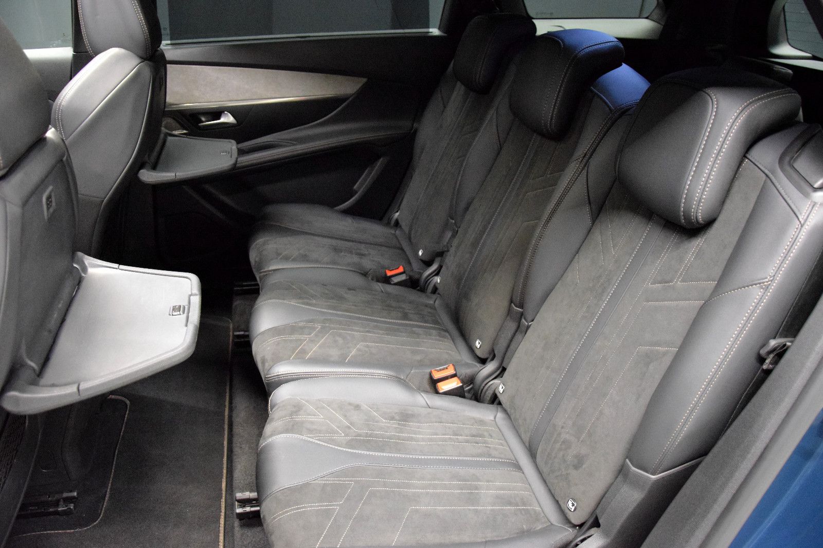 Fahrzeugabbildung Peugeot 5008 GT 7-Sitze Panorama LED ACC Focal Alcantara