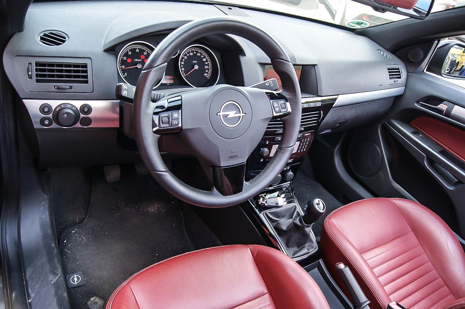 Fahrzeugabbildung Opel Astra H Twin Top ENDLESS SUMMER erst 52.058km !!