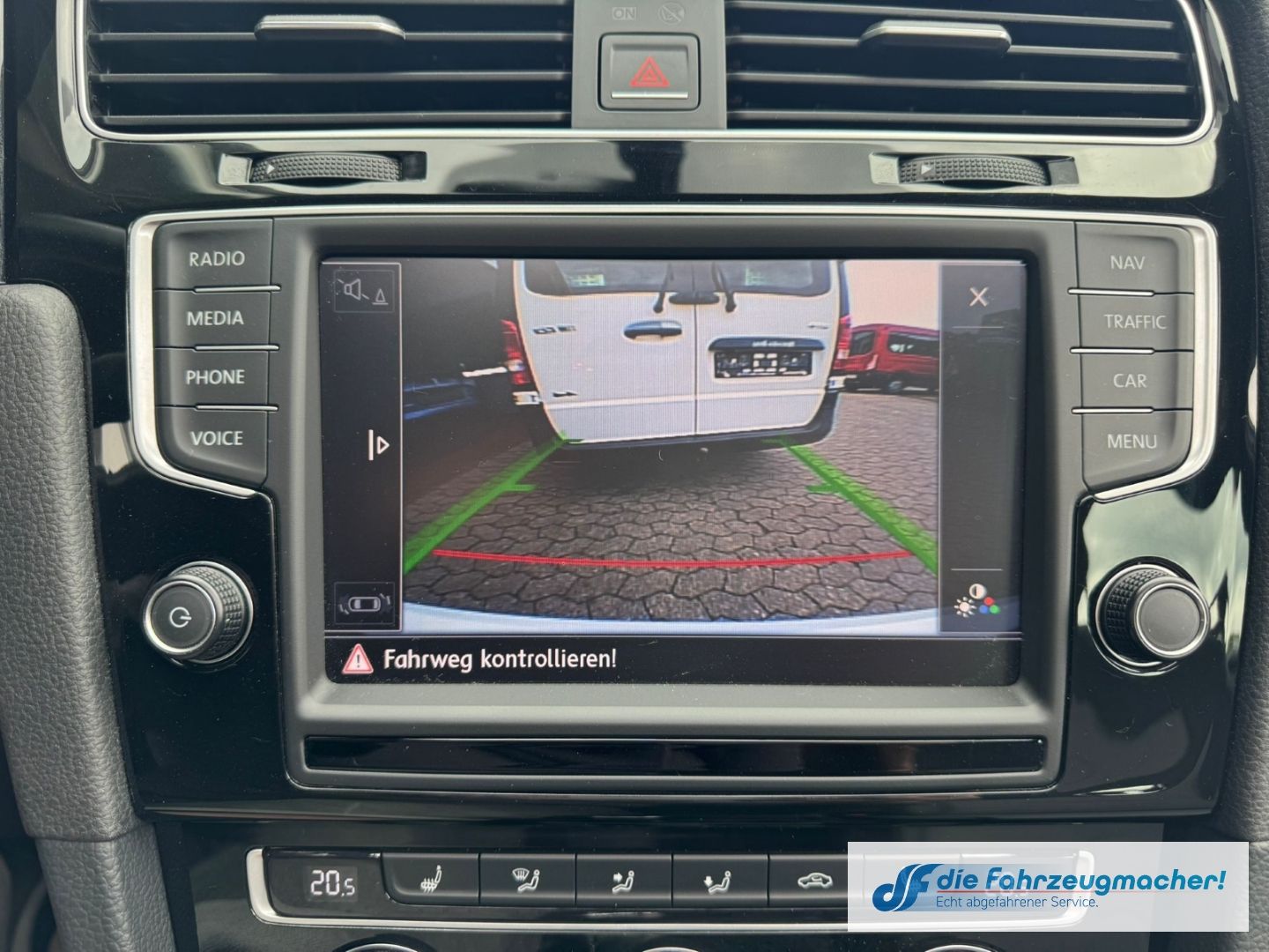 Fahrzeugabbildung Volkswagen Golf 1,4 150PS Highline R-Line Sportpaket Pano X