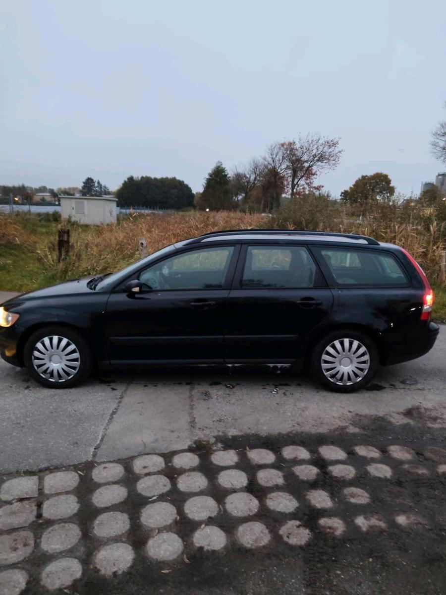 Volvo V50 2005 — rear view