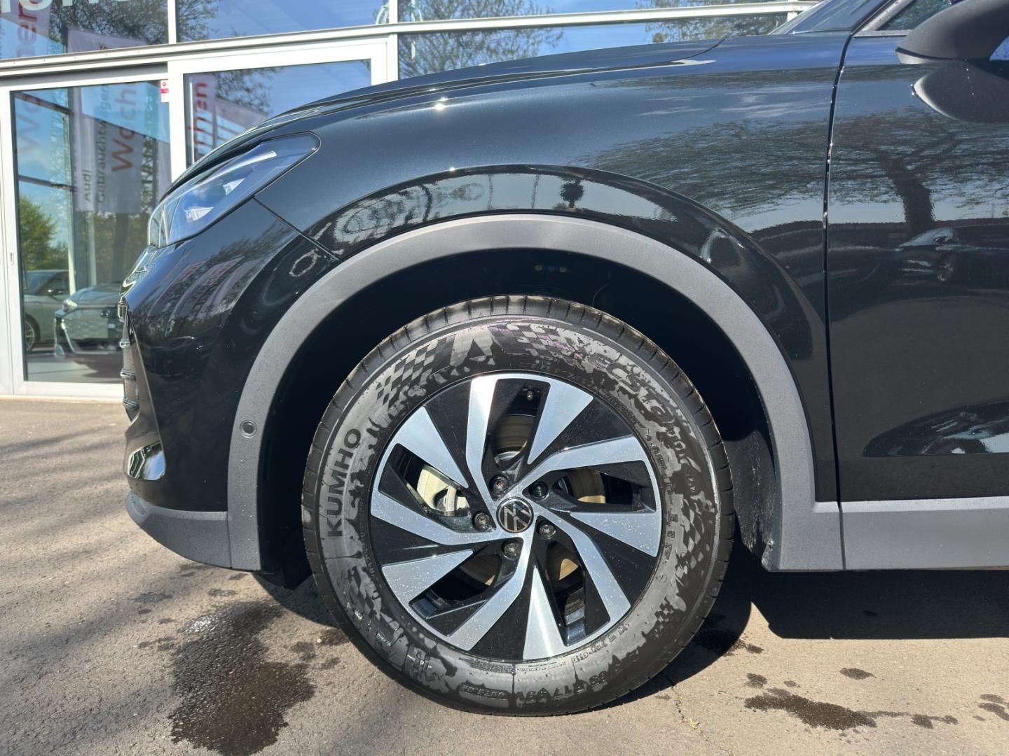 Fahrzeugabbildung Volkswagen Tiguan Life ,DSG,AHK,Pano,LED-Plus,Navi,17"LM,uv