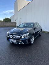 Mercedes-Benz GLA 200 -