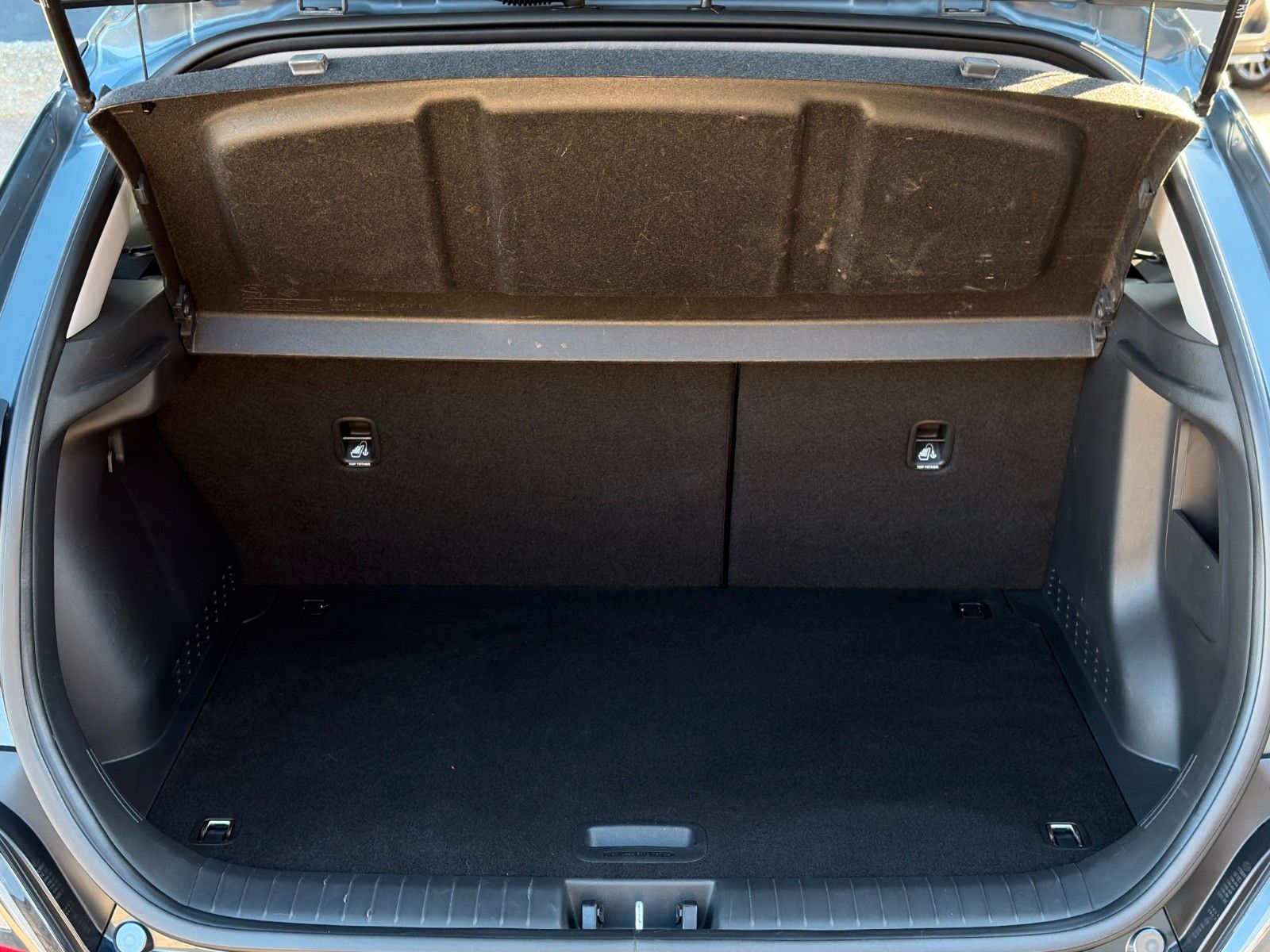 Fahrzeugabbildung Hyundai KONA Elektro SHZ LHZ ACC LKA PDC CAM LFA CarPlay