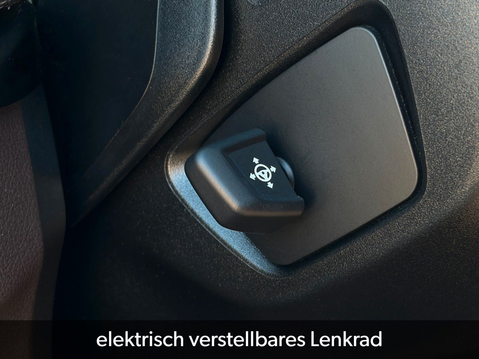 Fahrzeugabbildung BMW M550i xDr AHK SHD StHzg Nappa SBL H&K HuD DrProf