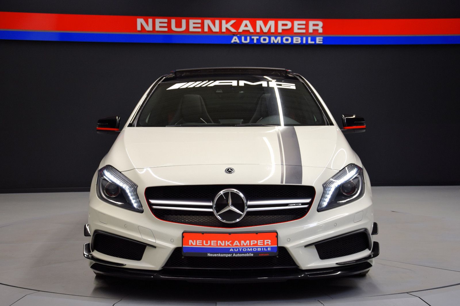 Fahrzeugabbildung Mercedes-Benz A45 AMG EDITION ONE AERO PERFORM PANO DRIVERS