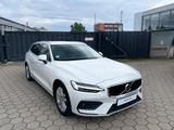 Volvo V60 Kombi Momentum Pro *MwSt.*LED* - Volvo Gebrauchtwagen in Norderstedt