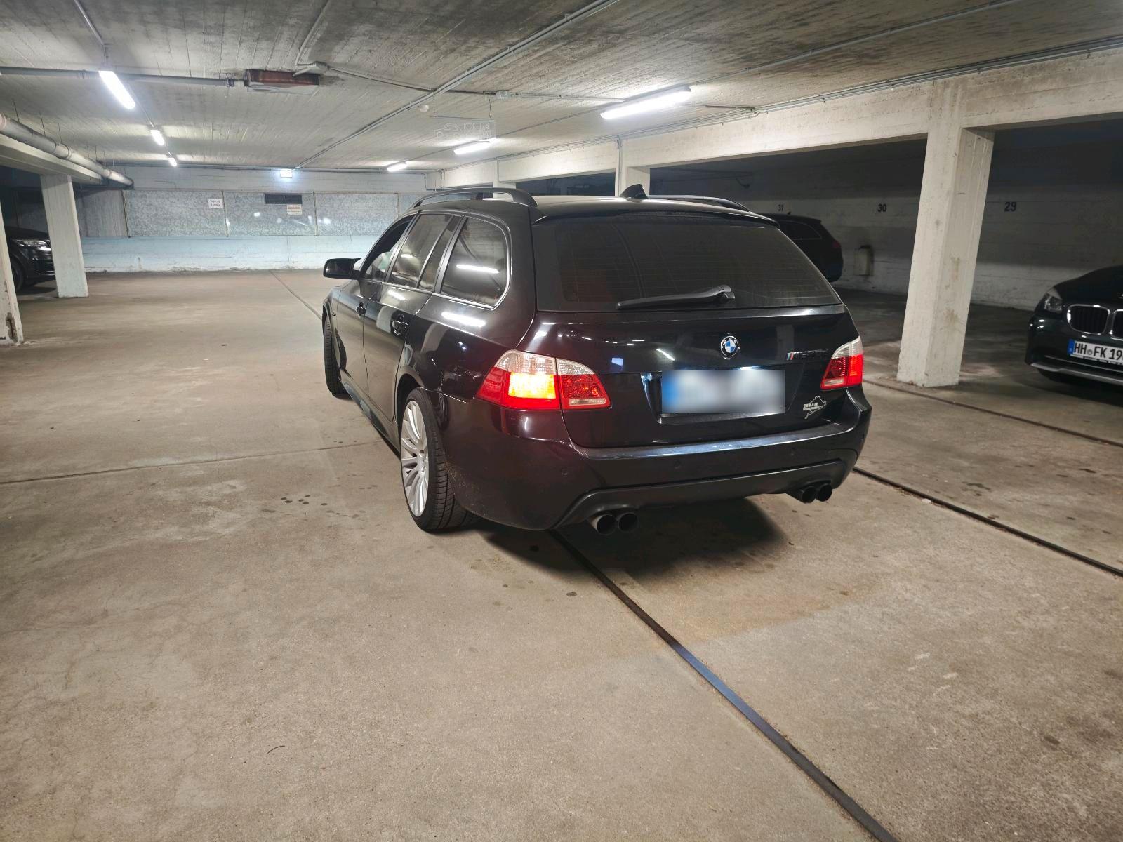 BMW 530 2004 — rear view