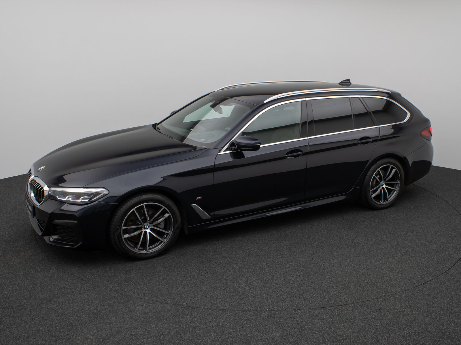 Fahrzeugabbildung BMW 520d xD M Sport Kamera HUD DAB 4xKlima Alarm AHK