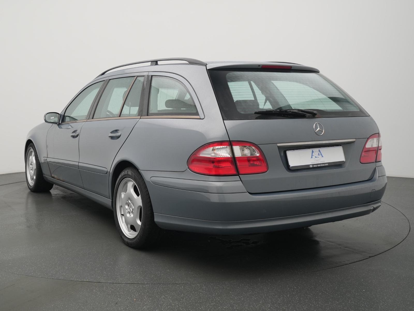 Mercedes-Benz E200 2004 — interior