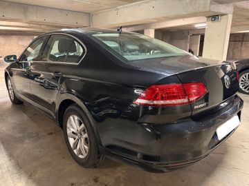 Volkswagen Passat - 4