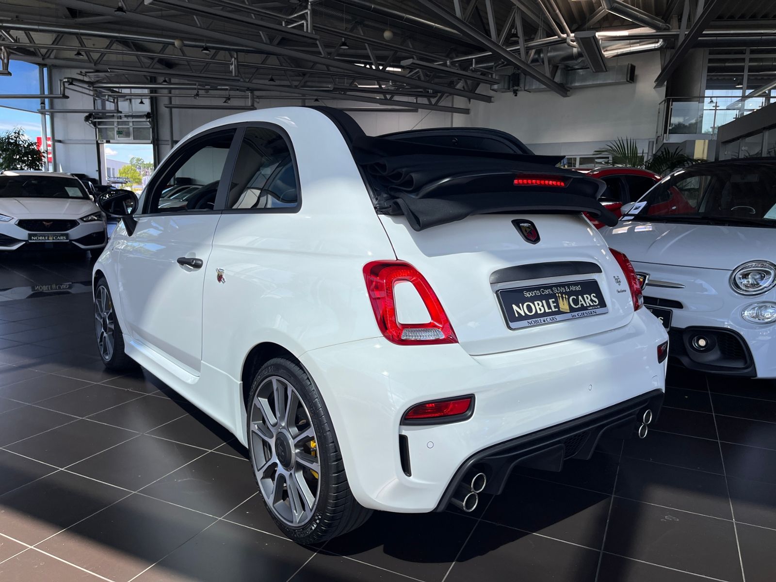 Fahrzeugabbildung Abarth 695C Turismo  LEDER NAV DAB PDC
