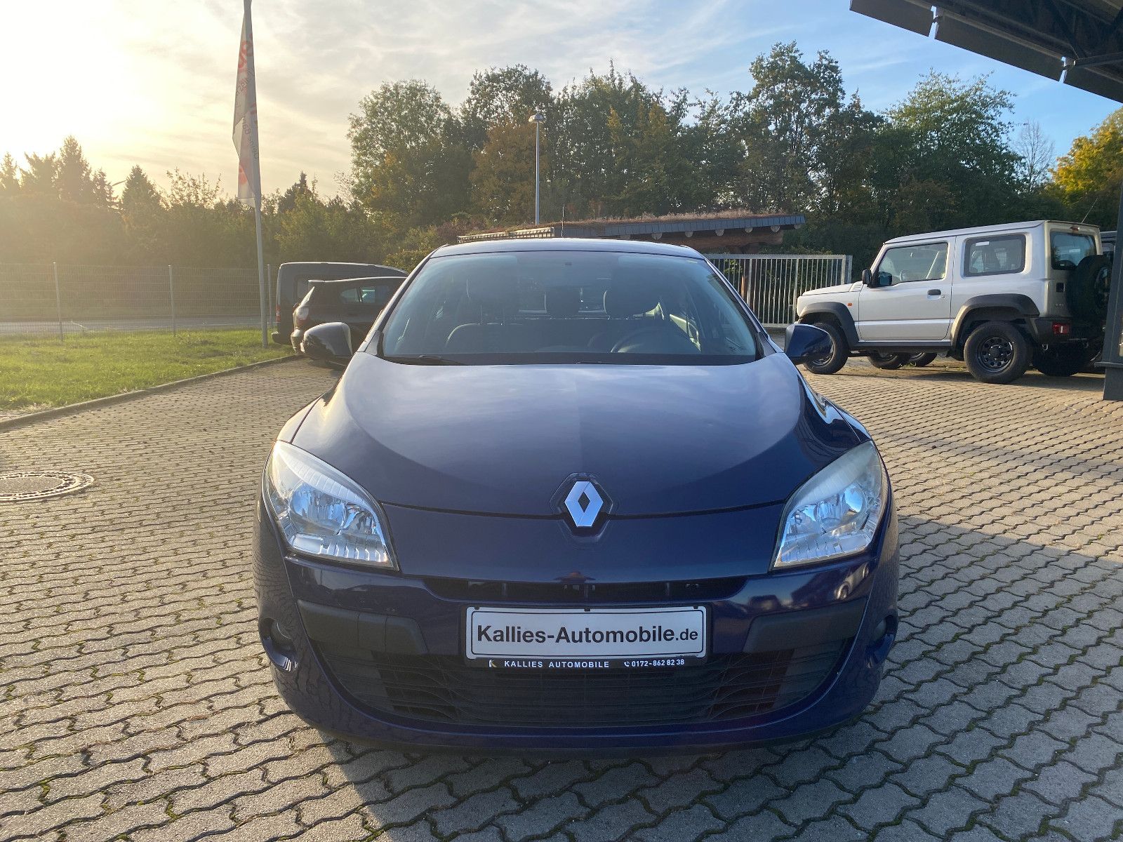 Fahrzeugabbildung Renault Megane 1.6 Fließheck+wenig km!+1.HAND+TÜV-NEU