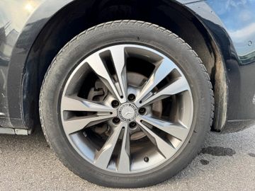 Mercedes V 220 - 9