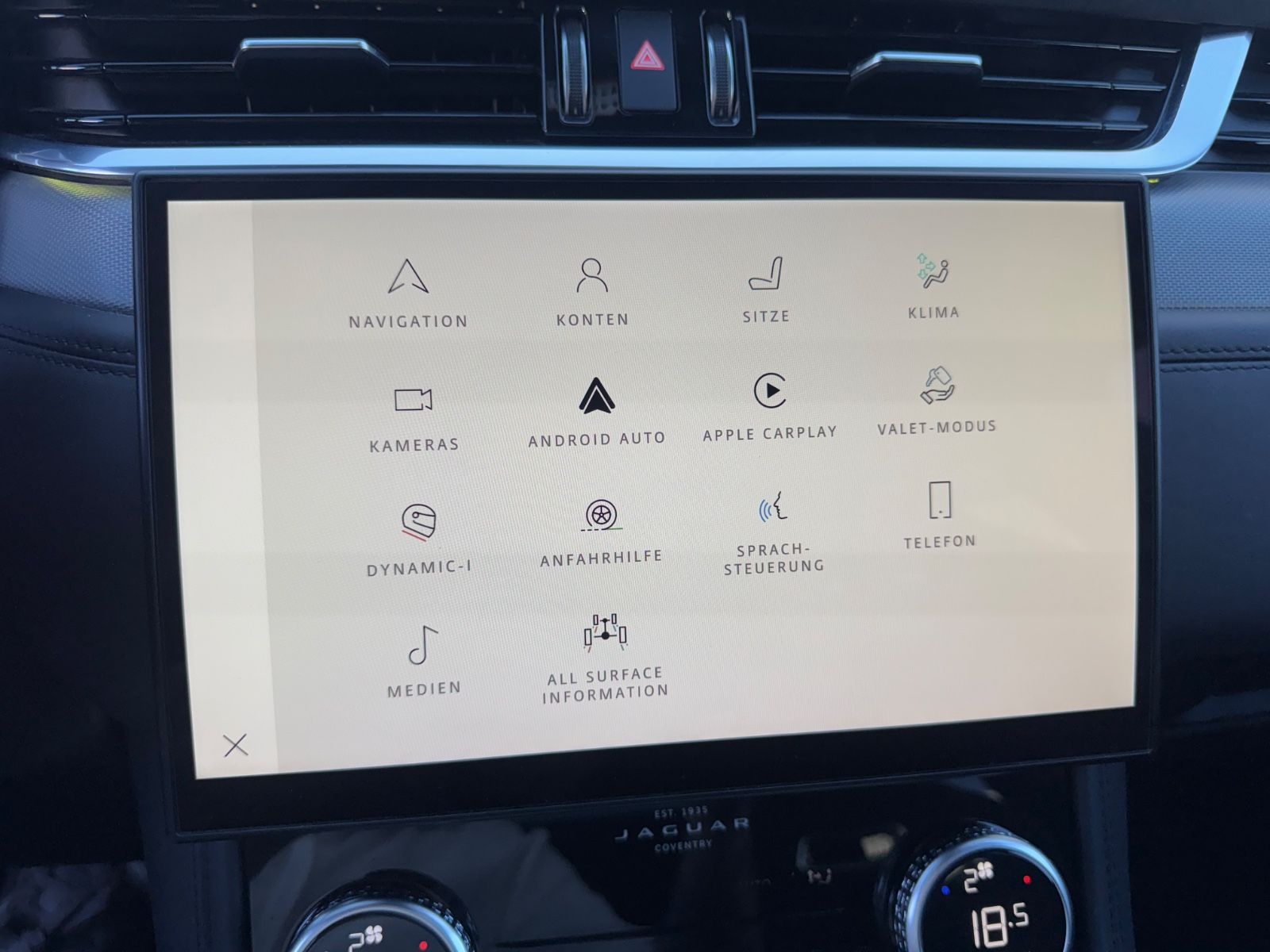 Fahrzeugabbildung Jaguar F-PACE SVR /PANO/MERIDIAN/360°KAM/HUD/AMBIENTE