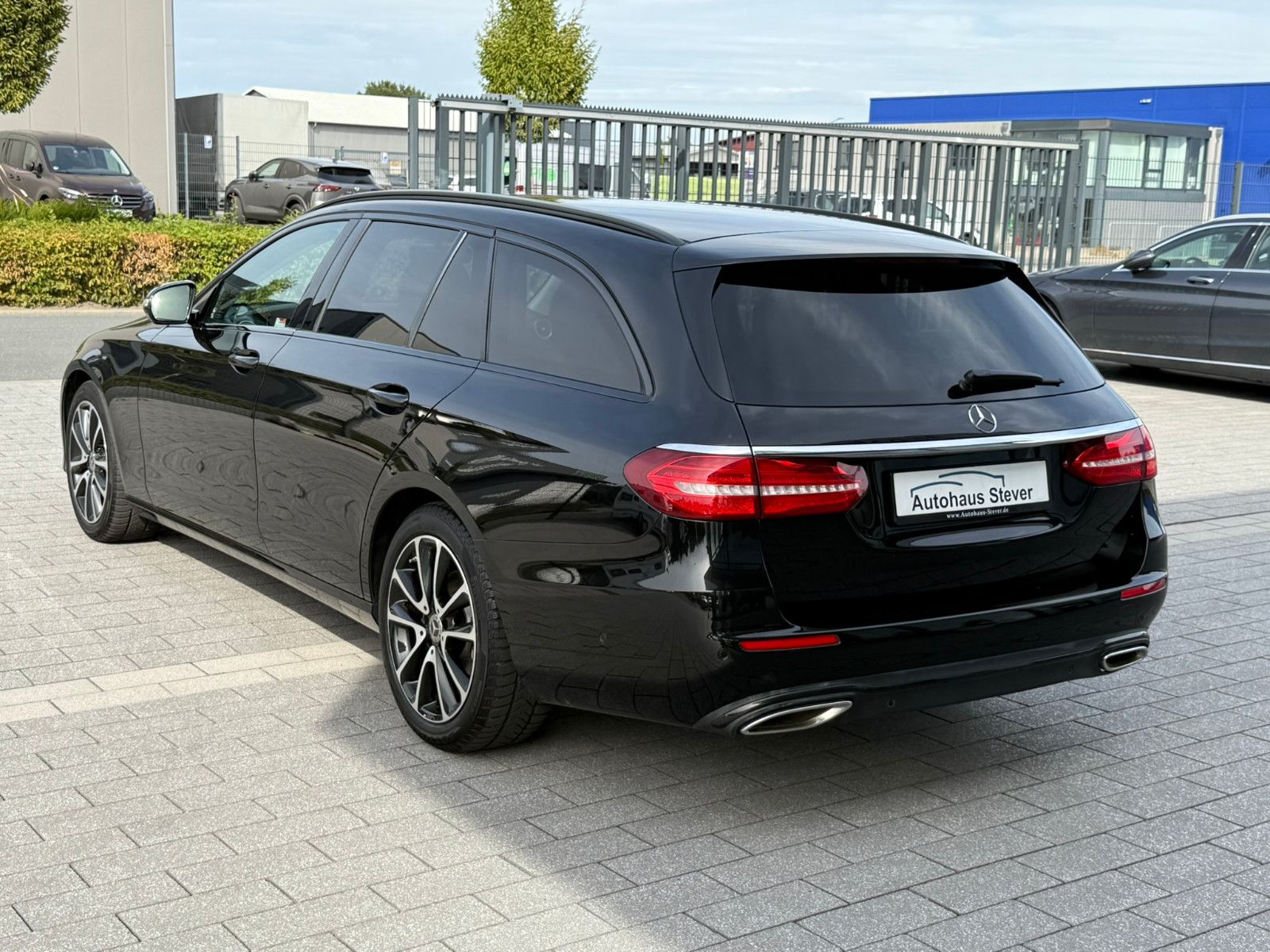 Fahrzeugabbildung Mercedes-Benz E 200 T Avantgarde NAVI KLIMAAUTO CAM LED SITZH.