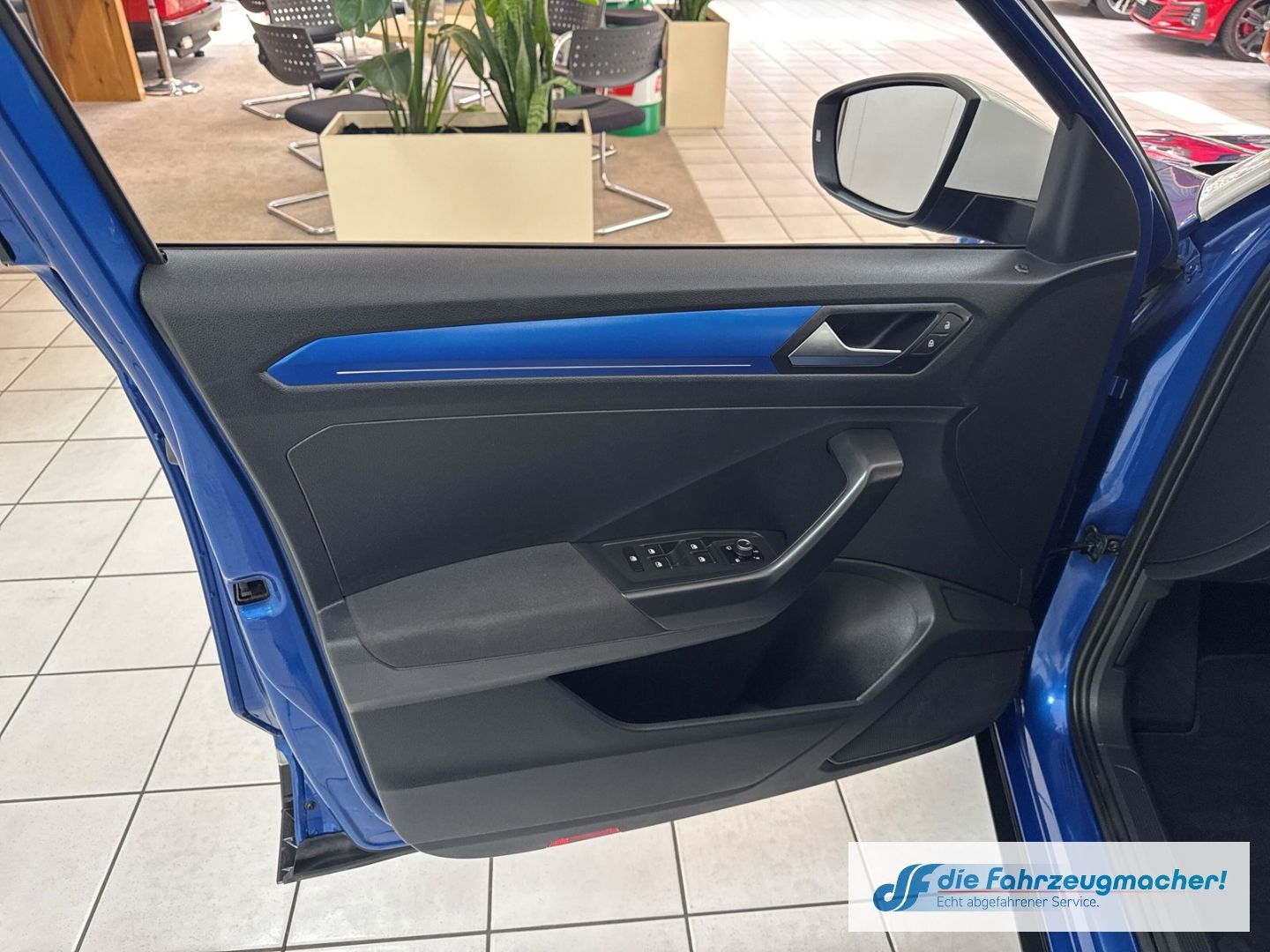 Fahrzeugabbildung Volkswagen T-Roc Style Mehrzonenklima Ambientebeleuchtung S