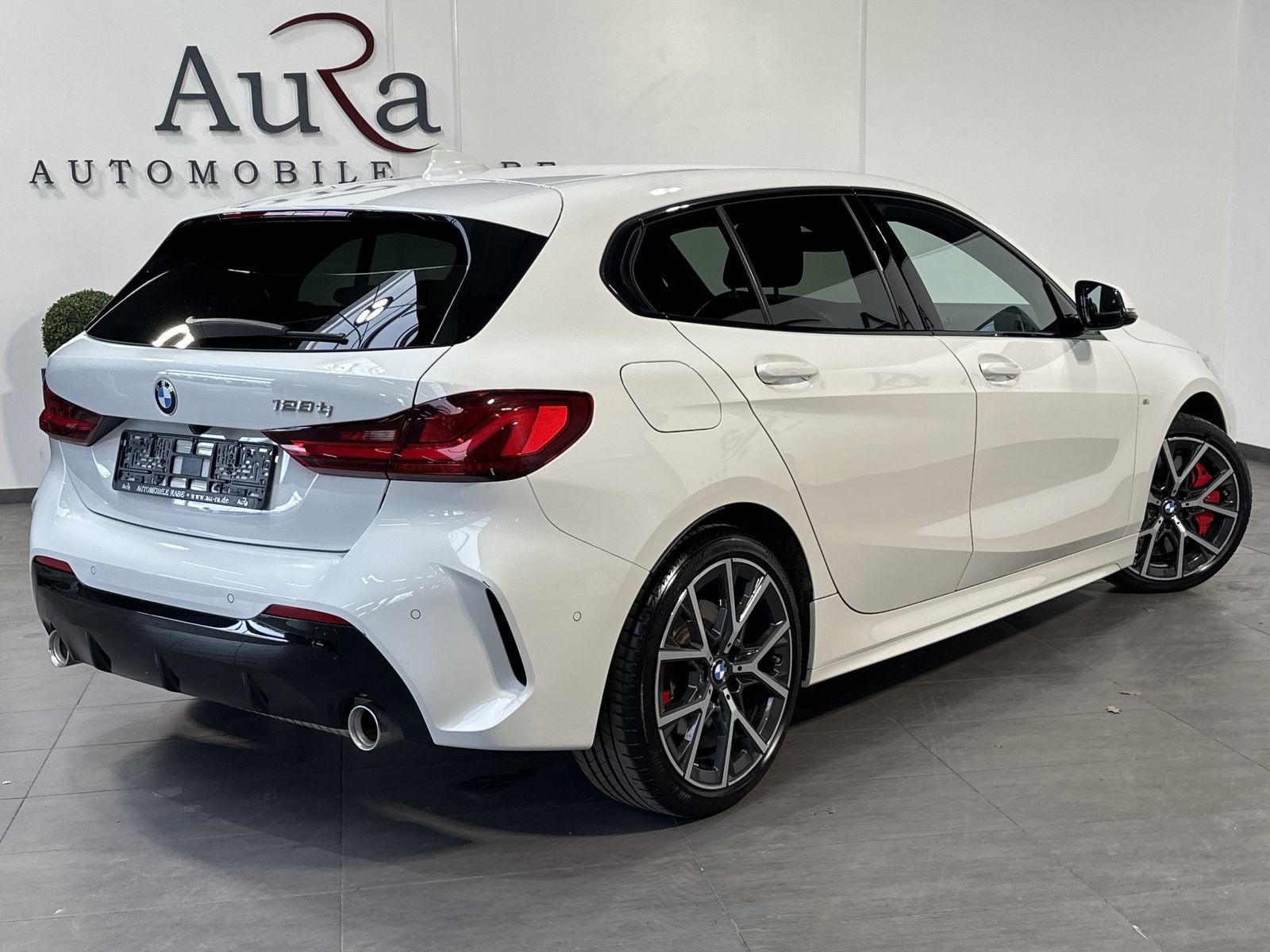 Fahrzeugabbildung BMW 128ti 5-Türer Sport-Aut. NAV+LED+ACC+KAMERA+18ZO