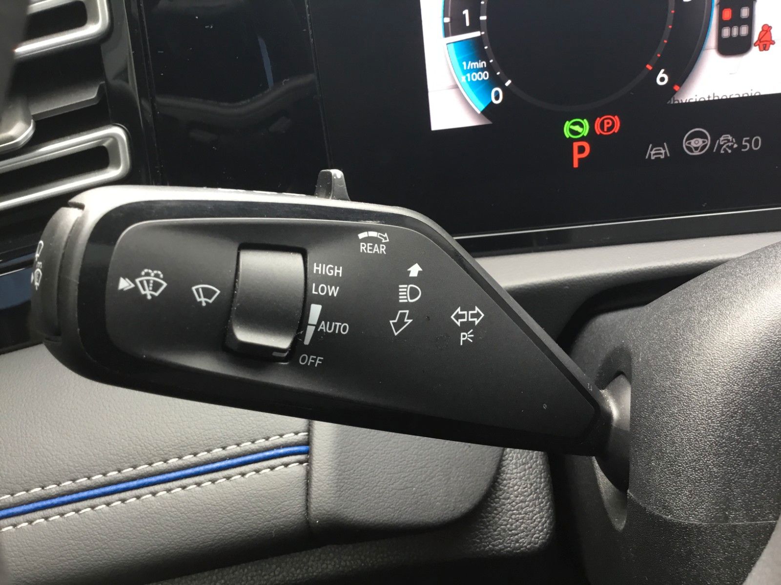 Fahrzeugabbildung Volkswagen Tiguan 2.0 TDI DSG 4M R-Line+AHK+20"+Matrix+Pano