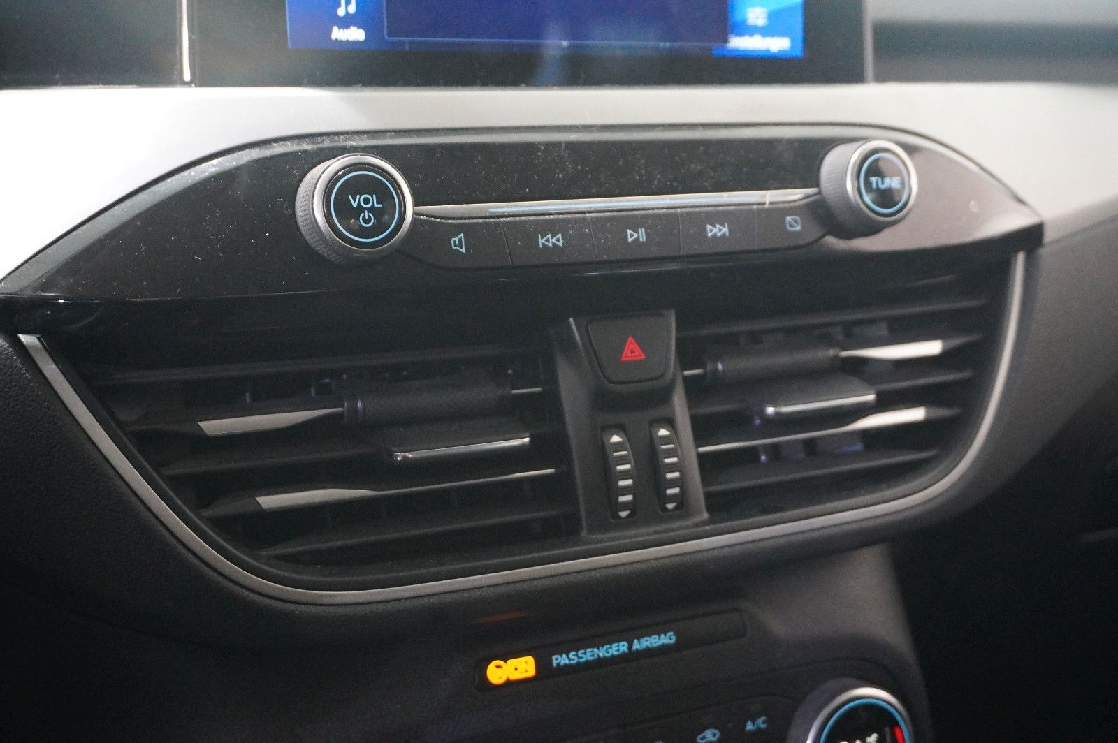 Fahrzeugabbildung Ford Kuga 1.5D COOL & CONN. NAVI/LED/SHZ/TEMP./NEBEL