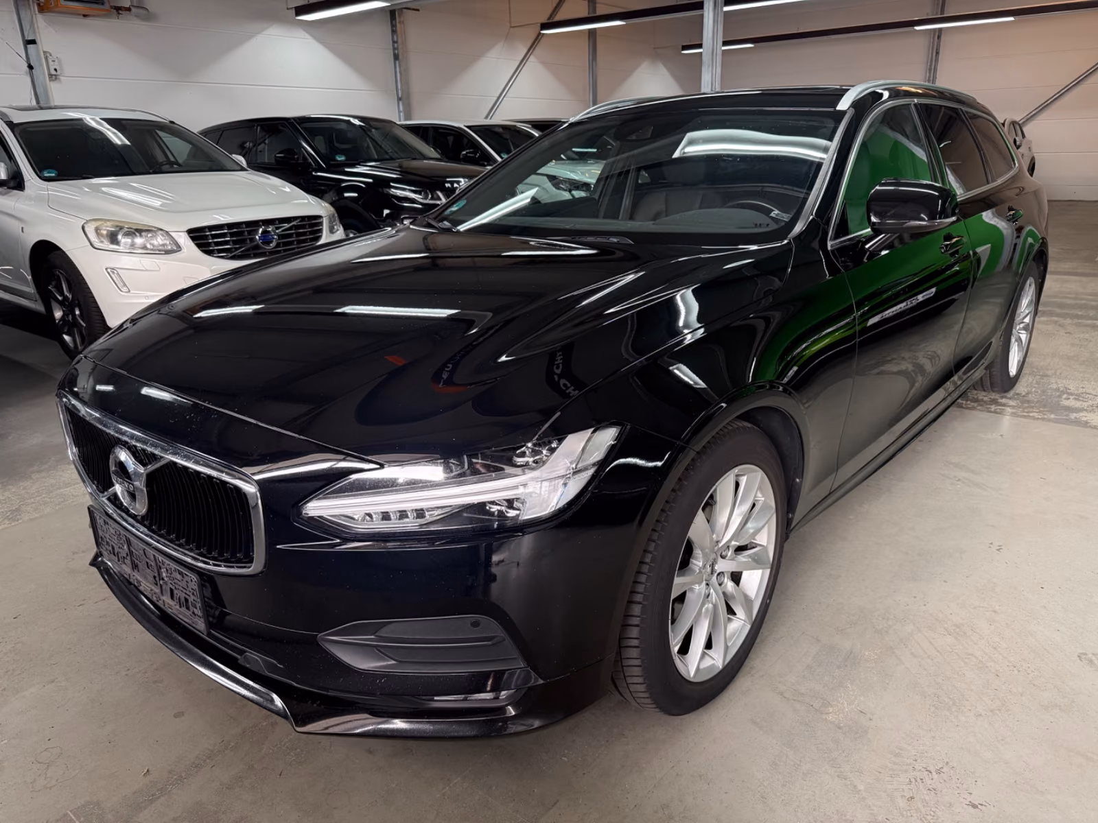 Volvo V90 D5 AWD | 235 ch | BVA | Cuir | Toit panoramique | Feux LED | Volant chauffant