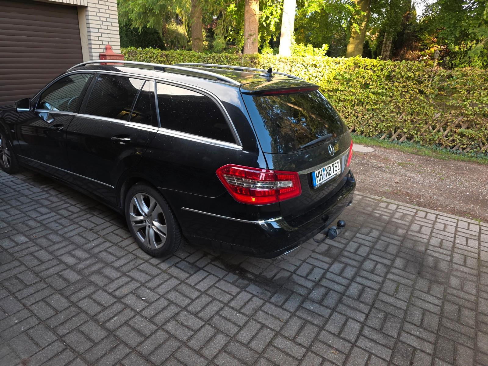 Mercedes-Benz E200 2011 — салон