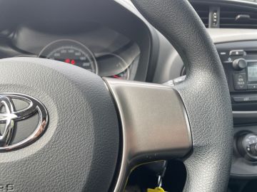 Toyota Yaris - 10