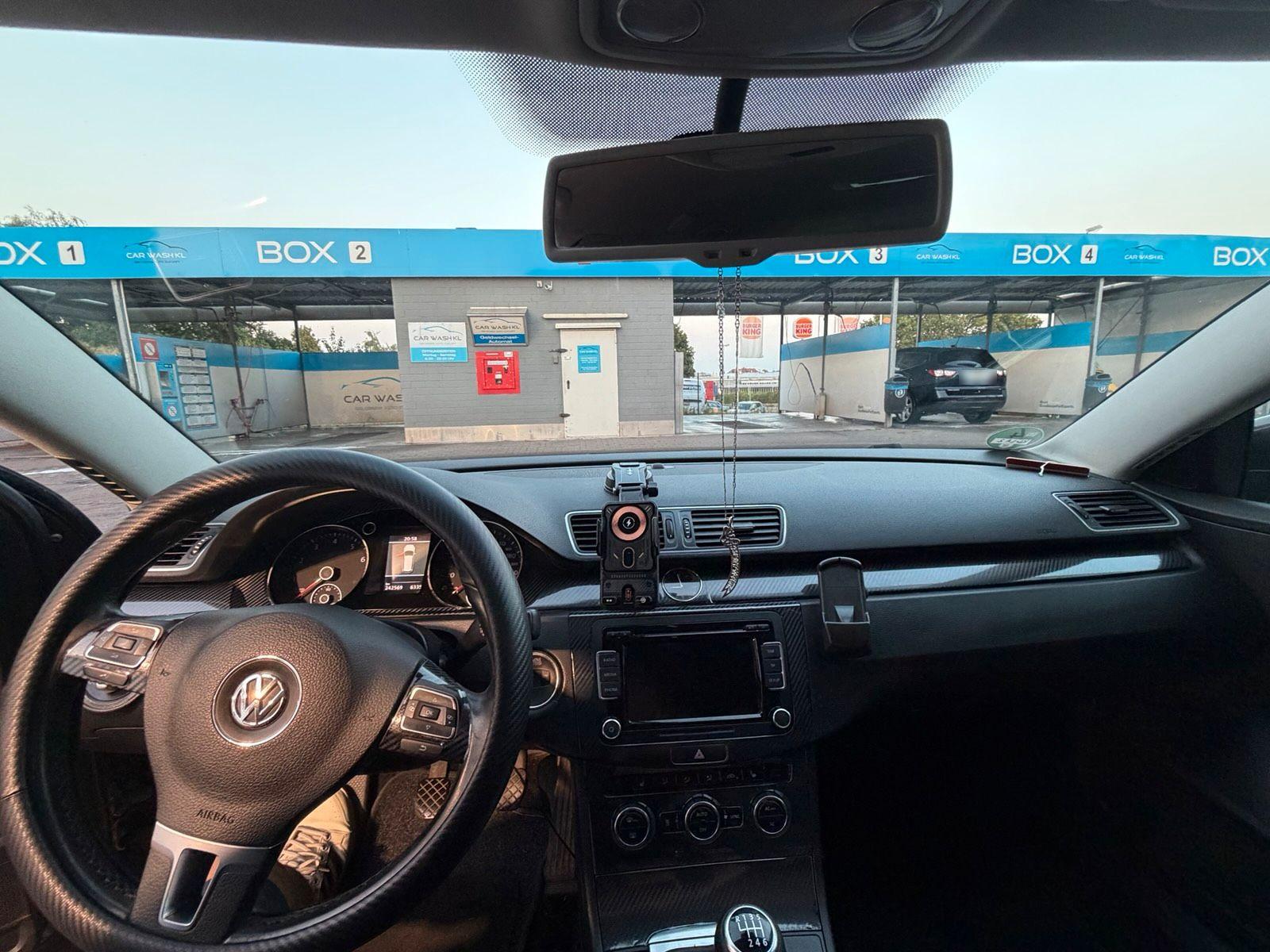 Volkswagen  2012 — rear view