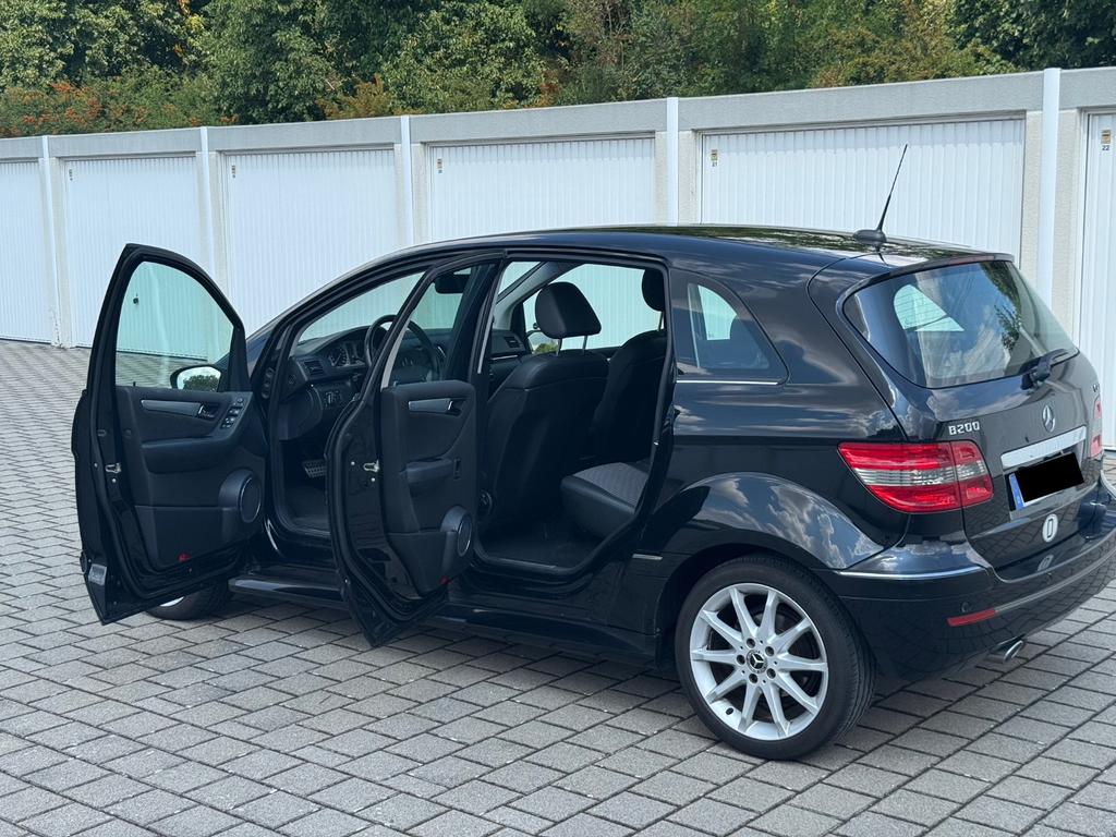 Mercedes-Benz B 200