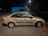 Ford Focus 1.6 Ghia TüV neu Ideal für Fahranfänger  - Ford Focus aus 2001: 1.6