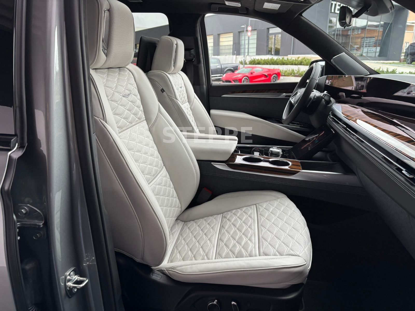 Cadillac Escalade FACELIFT MY26 6.2 V8 ESV Sport Platinum
