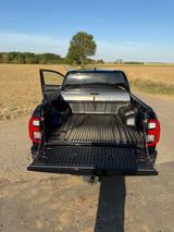 Toyota Hilux Invincible 2,8 Liter AHK ACC 204 PS  Rollo - gebrauchte Toyota Hilux aus dem Jahr 2024